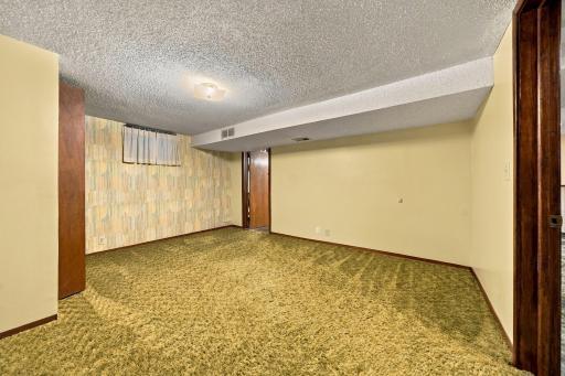 6131 Lee Avenue N, Brooklyn Center, MN 55429