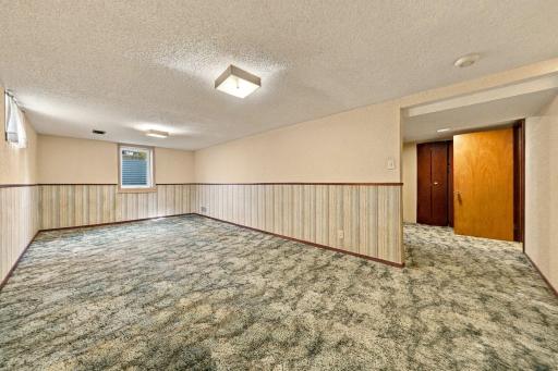 6131 Lee Avenue N, Brooklyn Center, MN 55429
