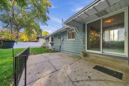 6131 Lee Avenue N, Brooklyn Center, MN 55429