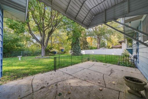 6131 Lee Avenue N, Brooklyn Center, MN 55429