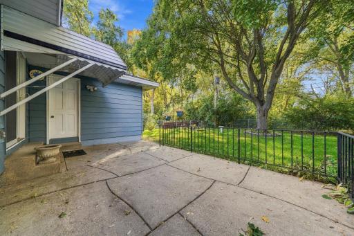 6131 Lee Avenue N, Brooklyn Center, MN 55429