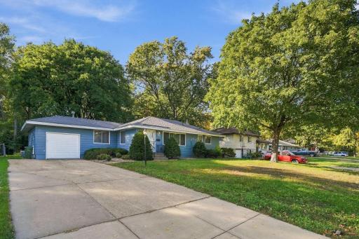 6131 Lee Avenue N, Brooklyn Center, MN 55429