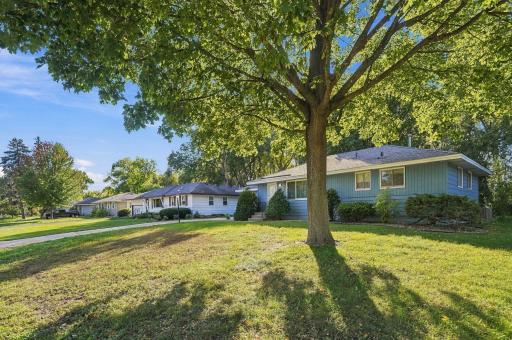 6131 Lee Avenue N, Brooklyn Center, MN 55429