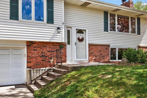 Enjoy maintenance-free vinyl siding on all sides â beautiful curb appeal without the upkeep!