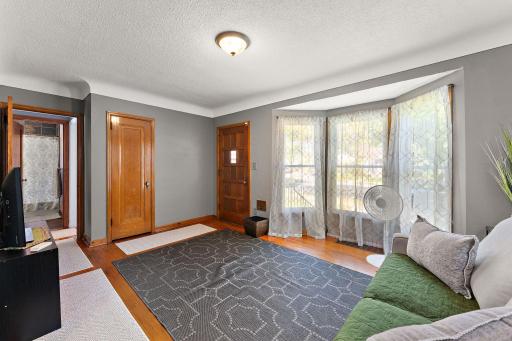 1340 3rd Street E, Saint Paul, MN 55106