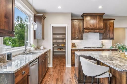 2444 Woods Drive, Victoria, MN 55386
