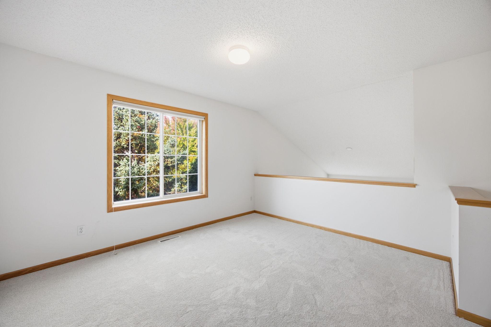 Large upstairs loft area