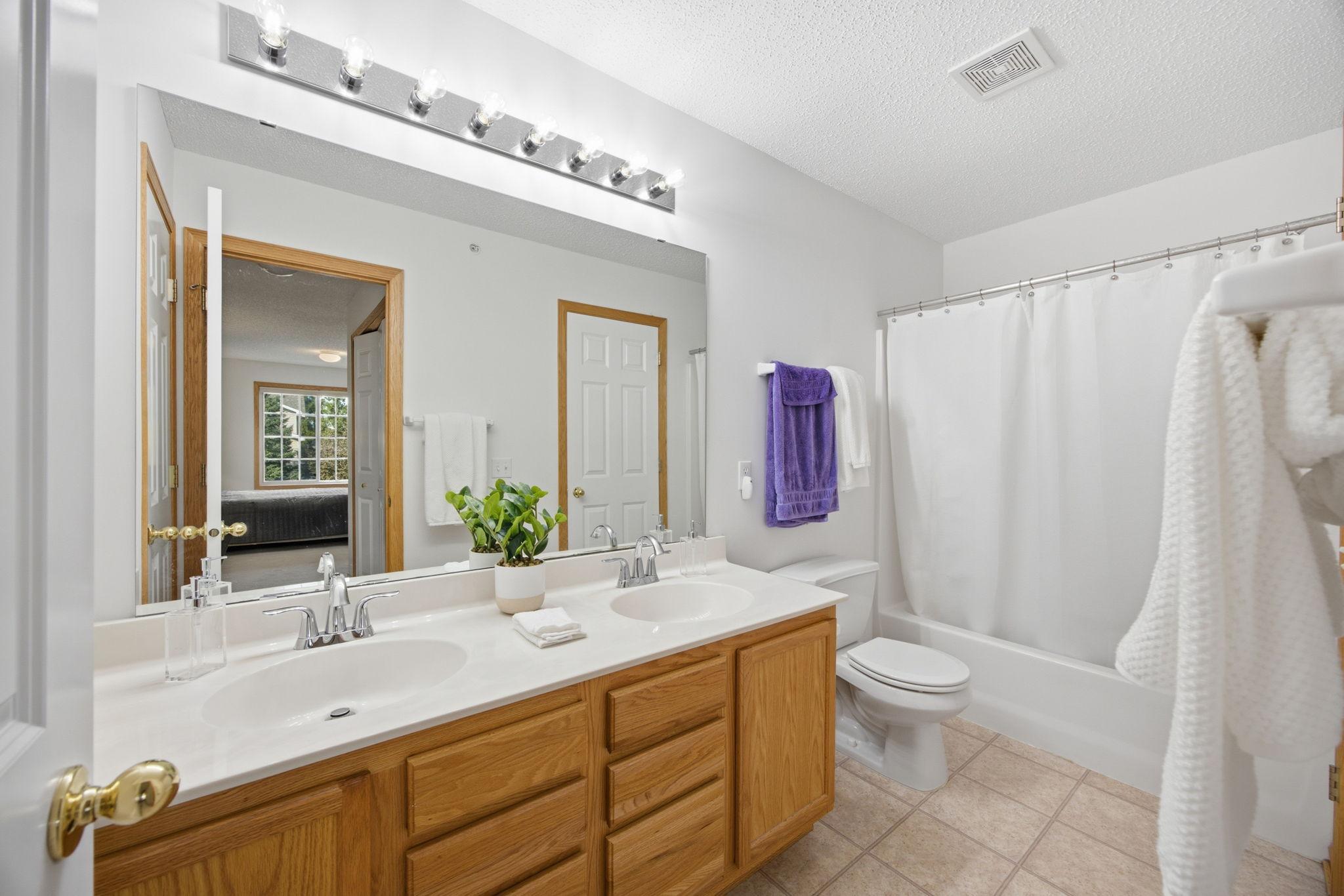 22-web-or-mls-5428_Brewer_Ln_Inver_Grove_Heights_MN_55076_0532.jpg