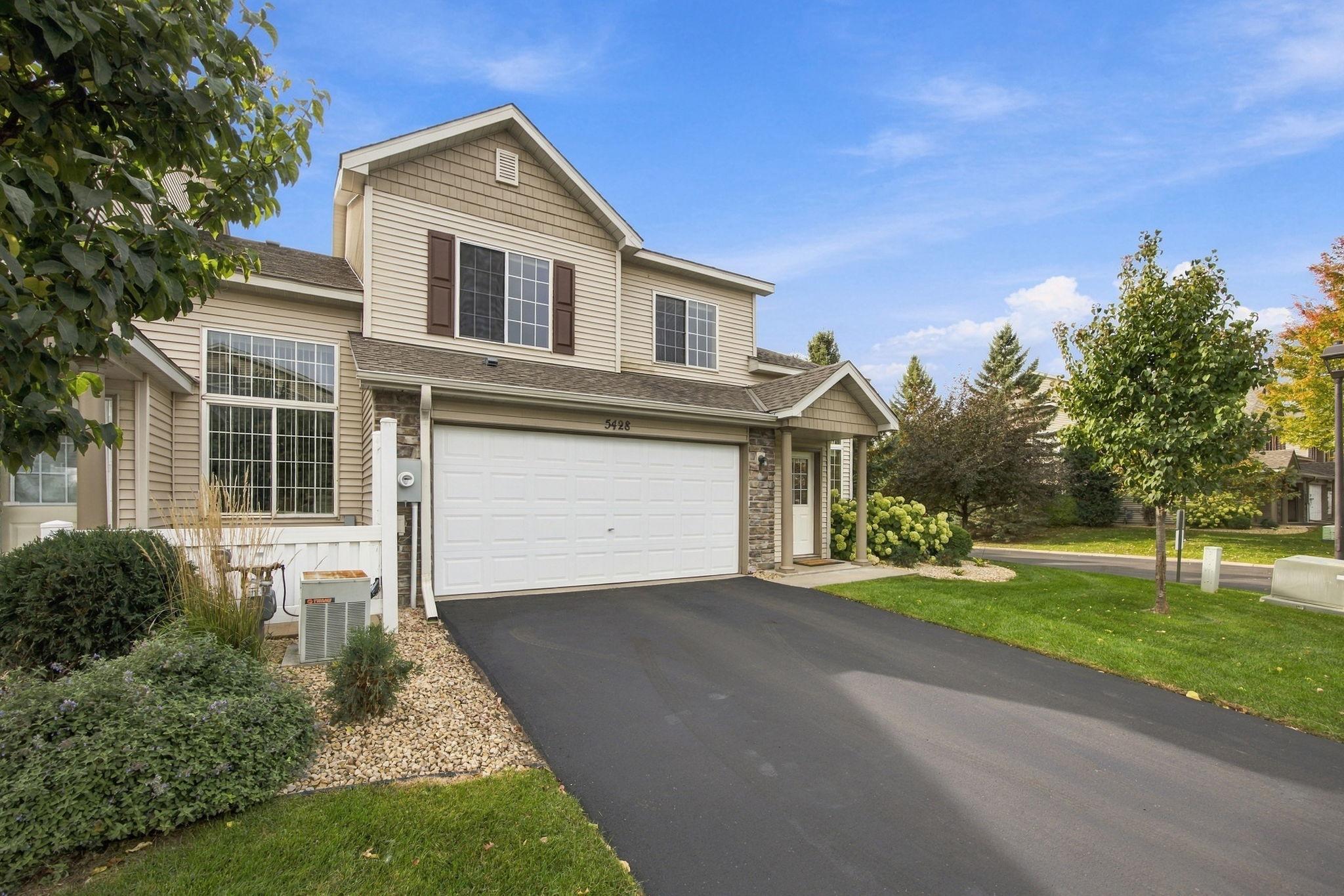 26-web-or-mls-5428_Brewer_Ln_Inver_Grove_Heights_MN_55076_0572.jpg