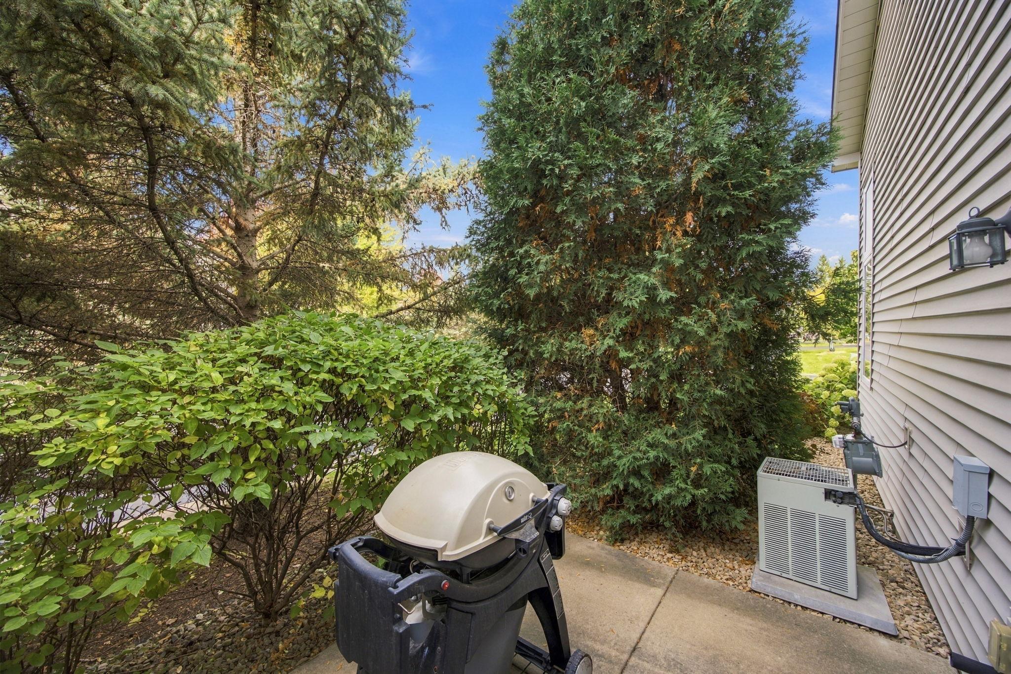 24-web-or-mls-5428_Brewer_Ln_Inver_Grove_Heights_MN_55076_0557.jpg