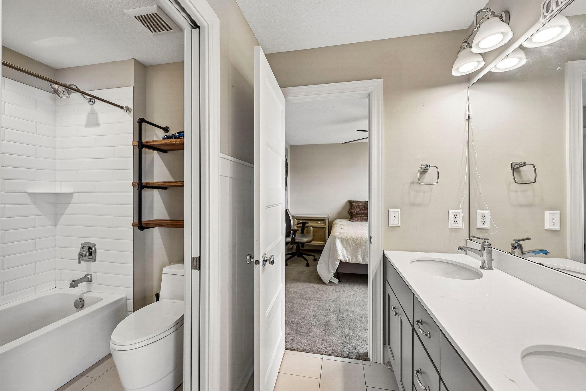 27-web-or-mls-Bur Oak Rd-S2306-027.jpg