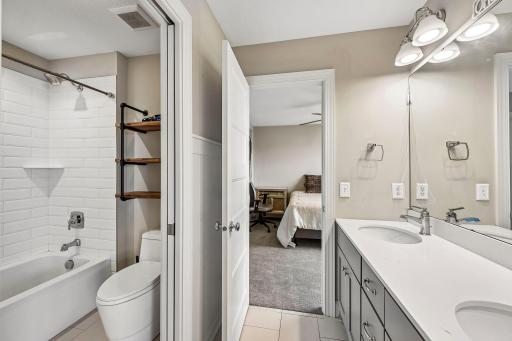 9058 Bur Oak Road, Woodbury, MN 55129