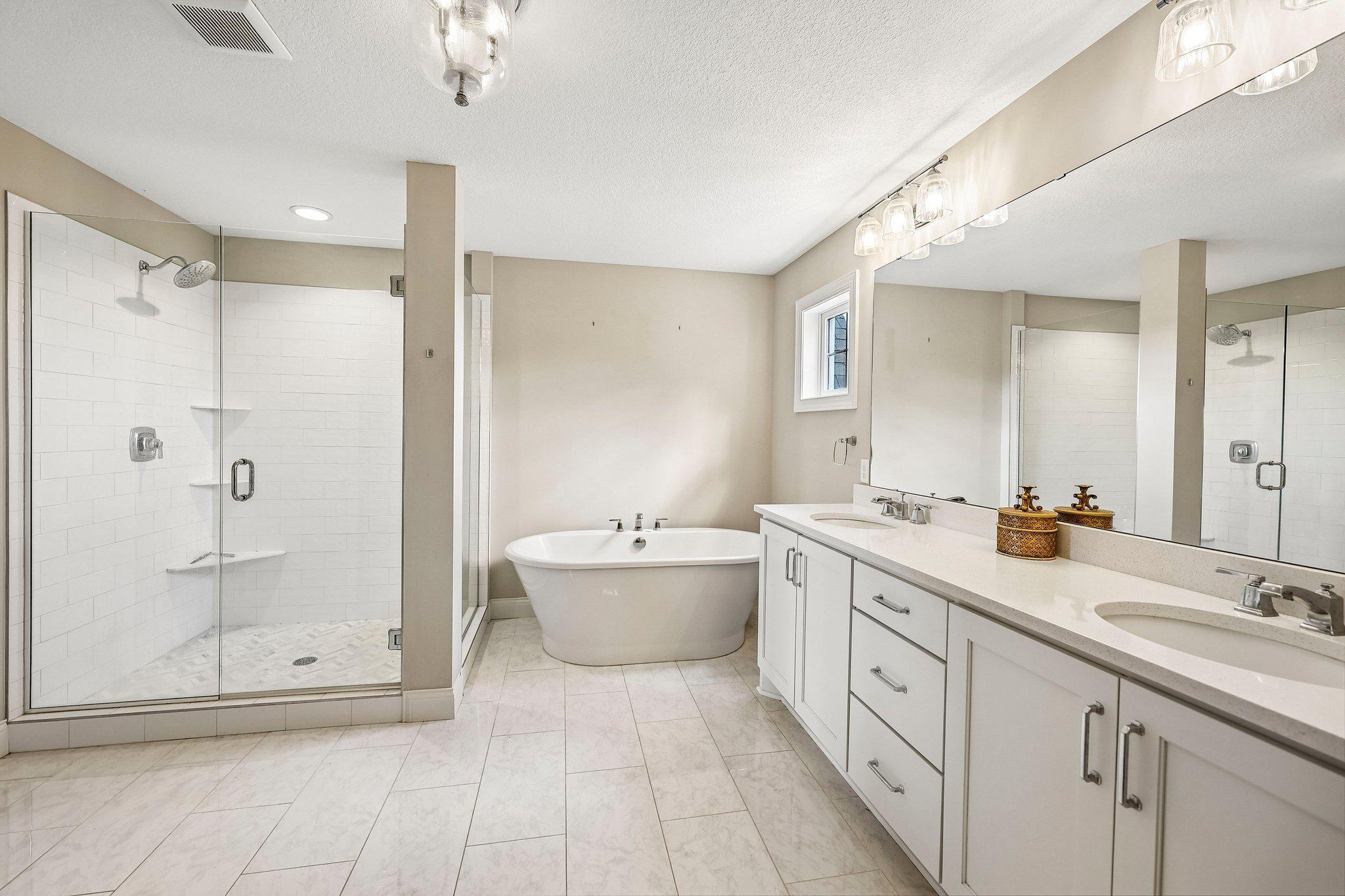 39-web-or-mls-Bur Oak Rd-S2306-039.jpg