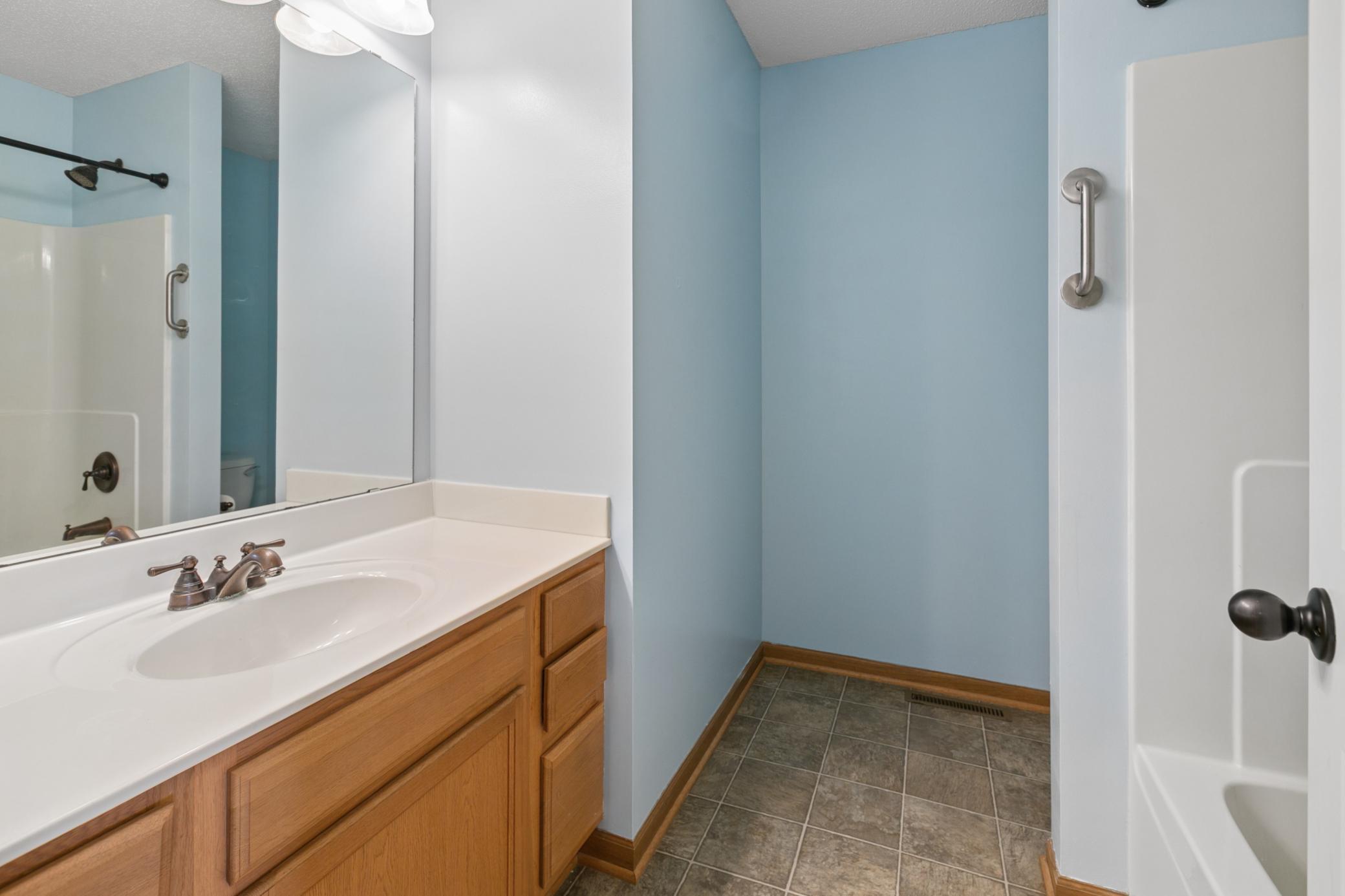 Upper Level Full Bathroom