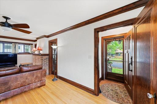 1208 Palace Avenue, Saint Paul, MN 55105