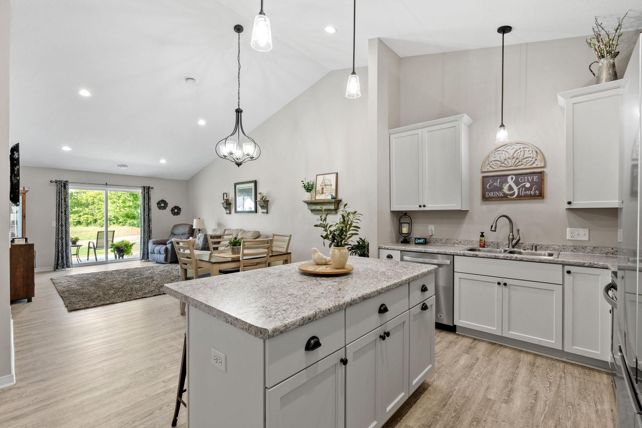16-web-or-mls-882 Geneva Rd-16.jpg