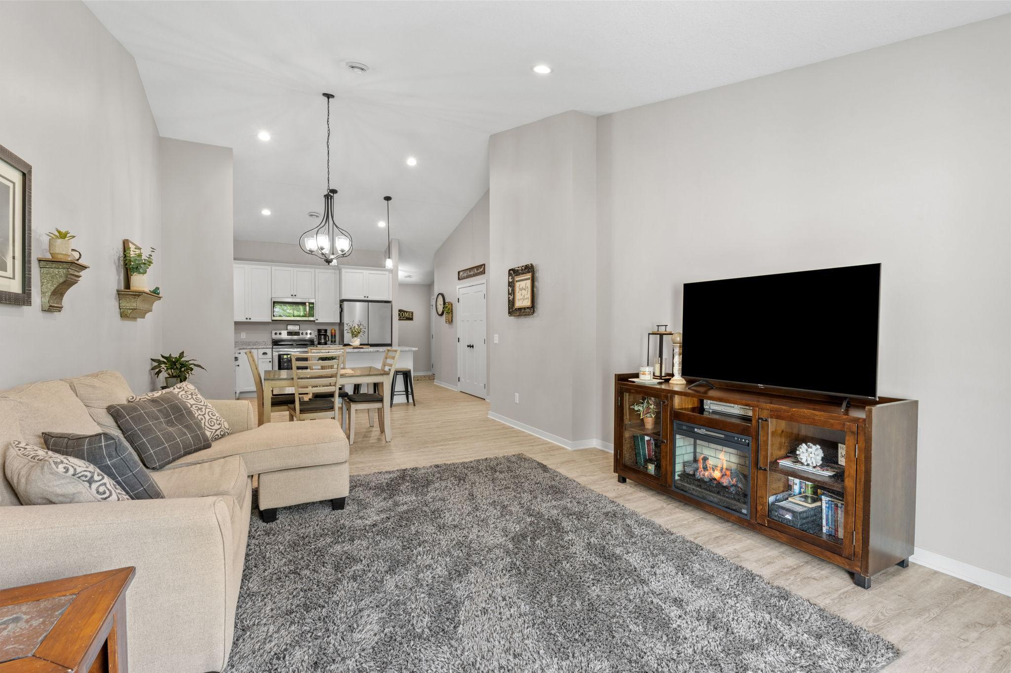 22-web-or-mls-882 Geneva Rd-22.jpg