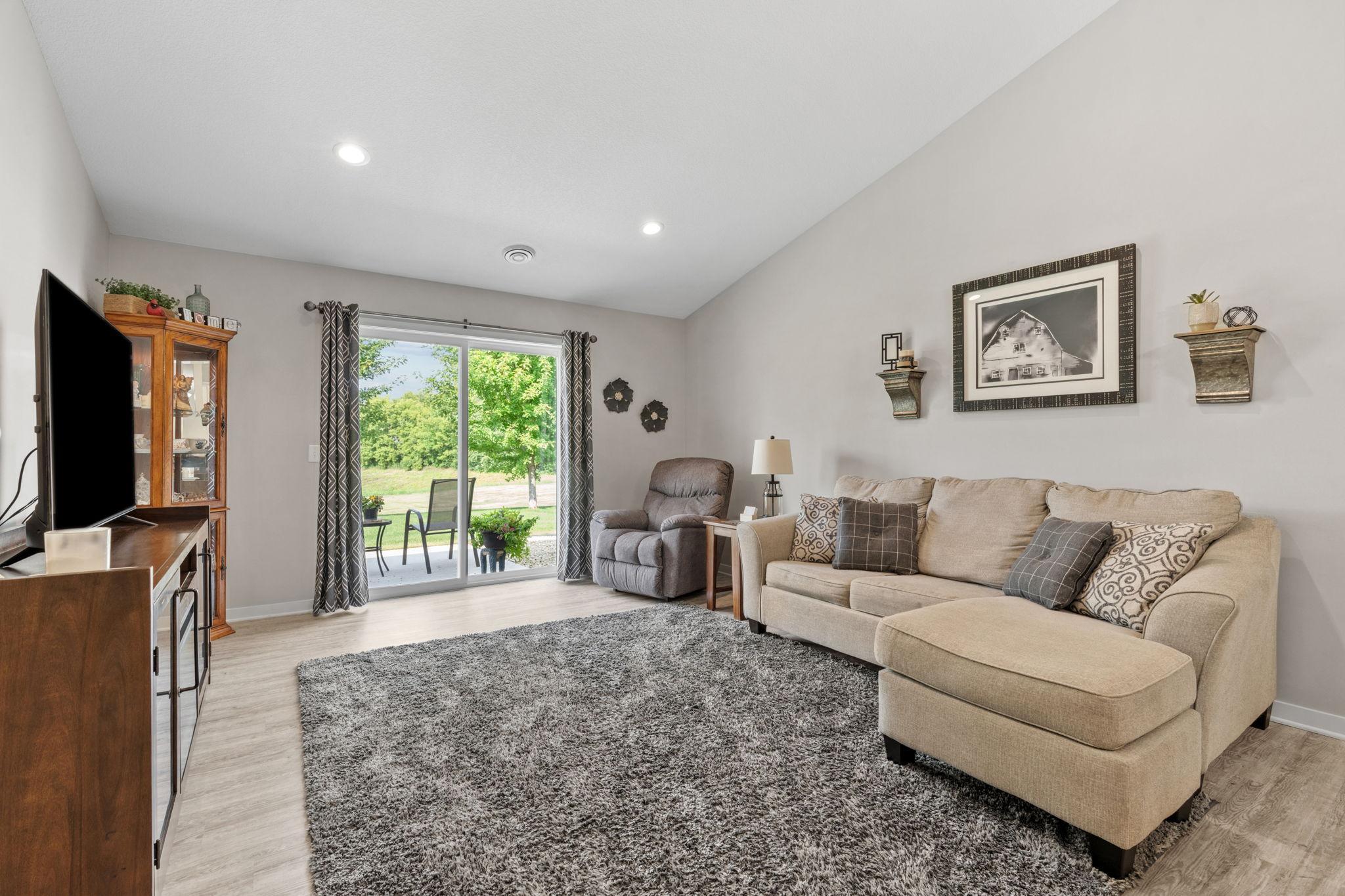 20-web-or-mls-882 Geneva Rd-20.jpg