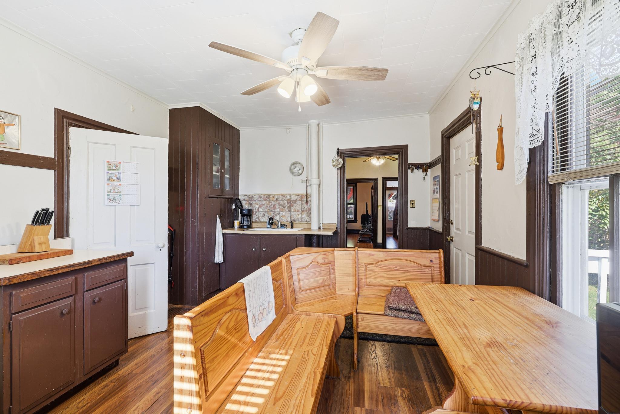 Eat-in Kitchen