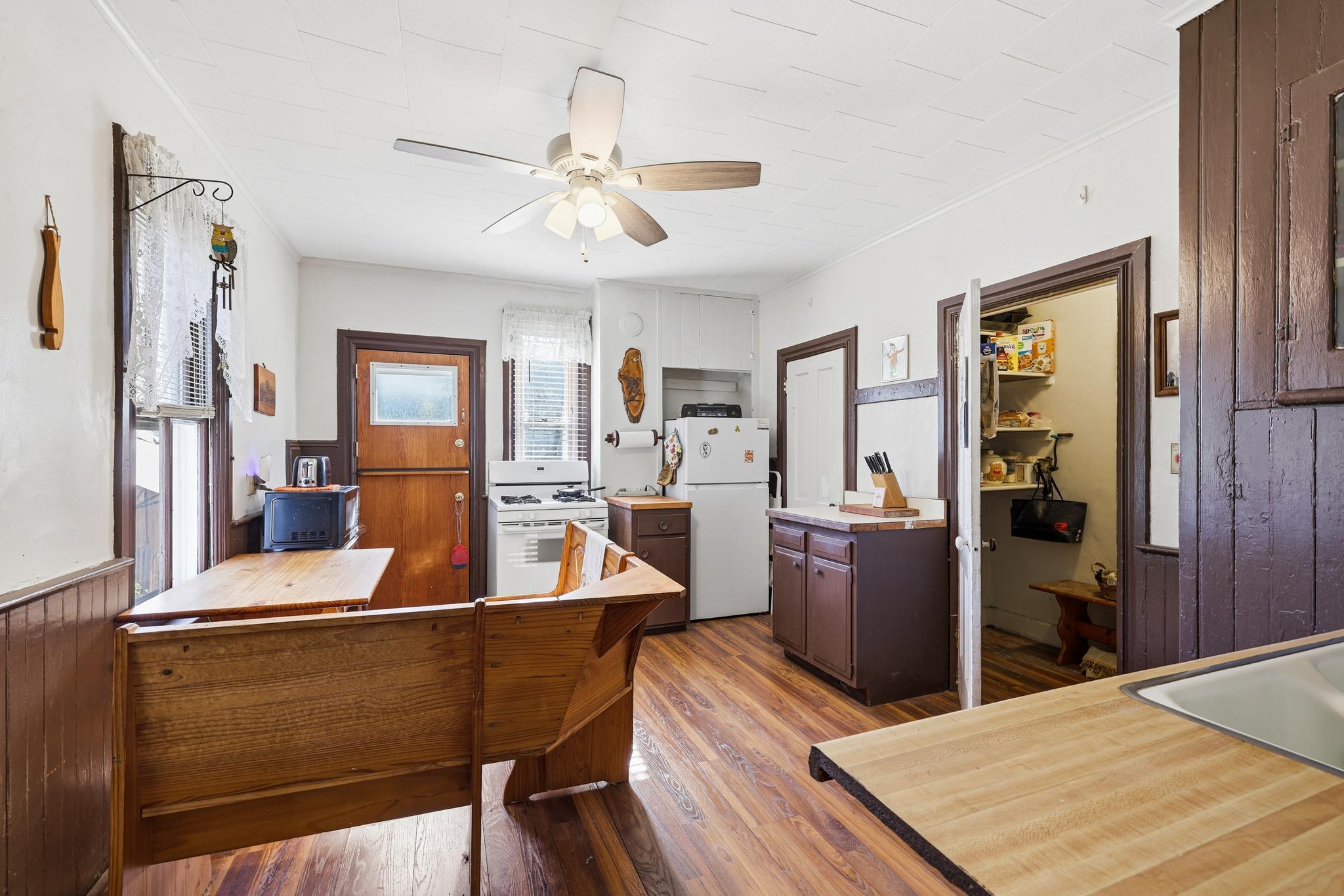 Pantry to the Right