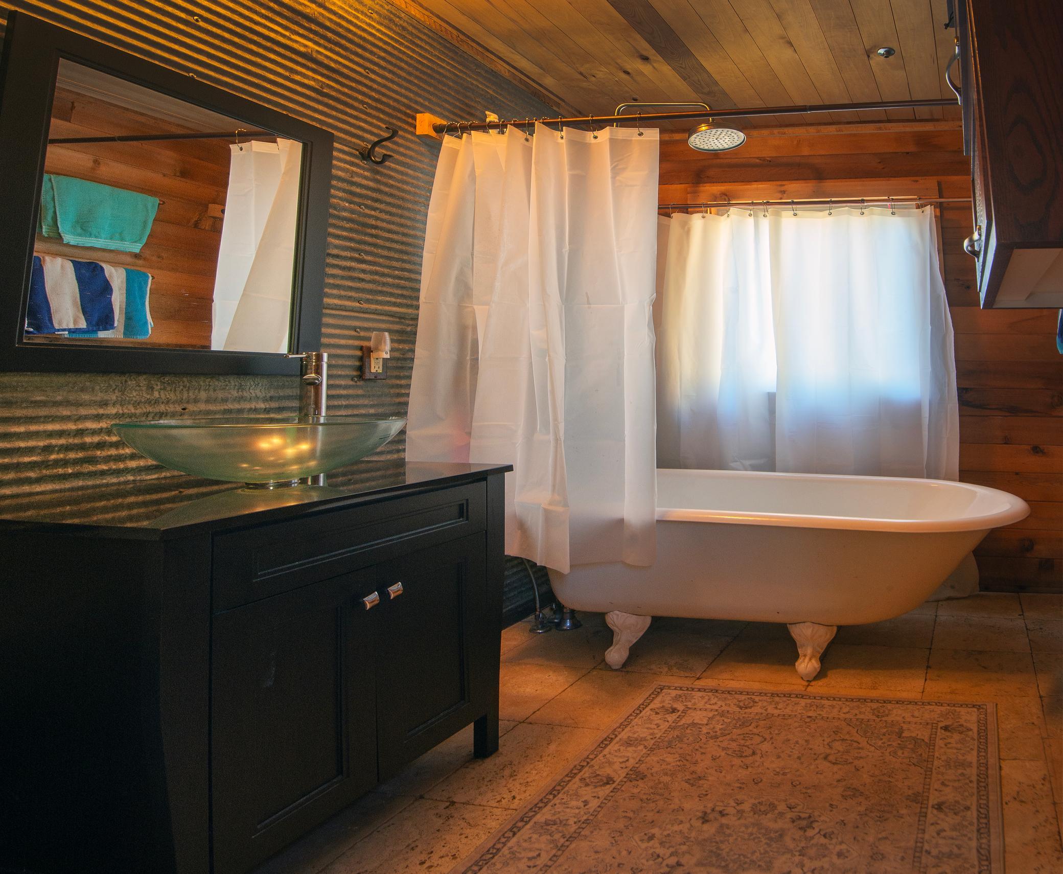 BATHROOM 1