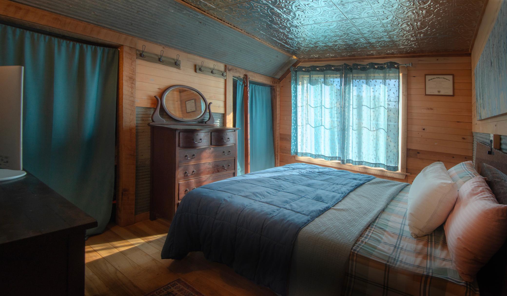 BEDROOM 1