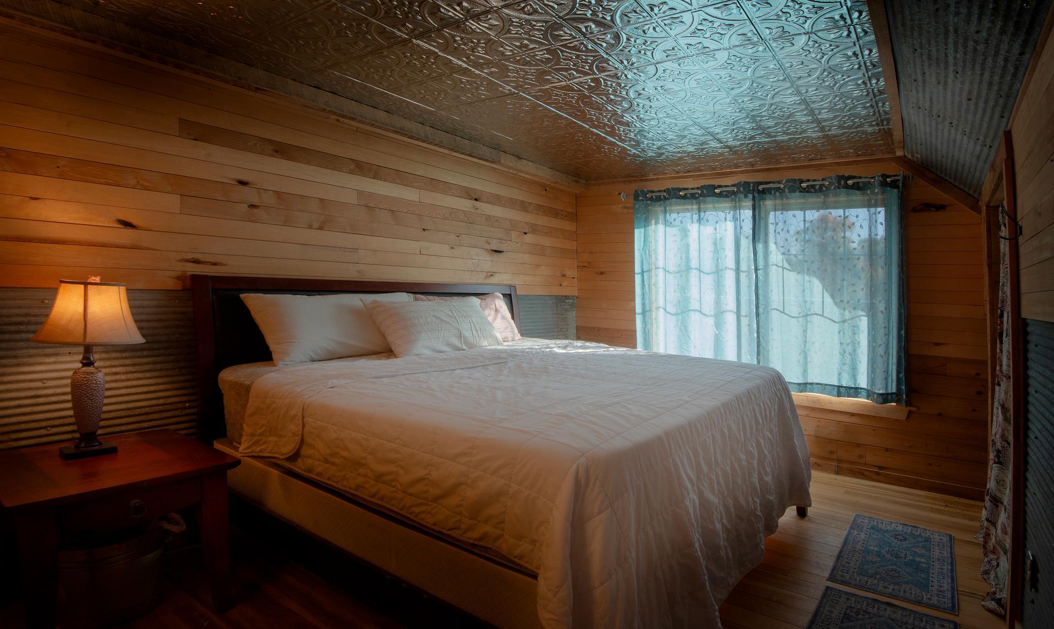 BEDROOM 2