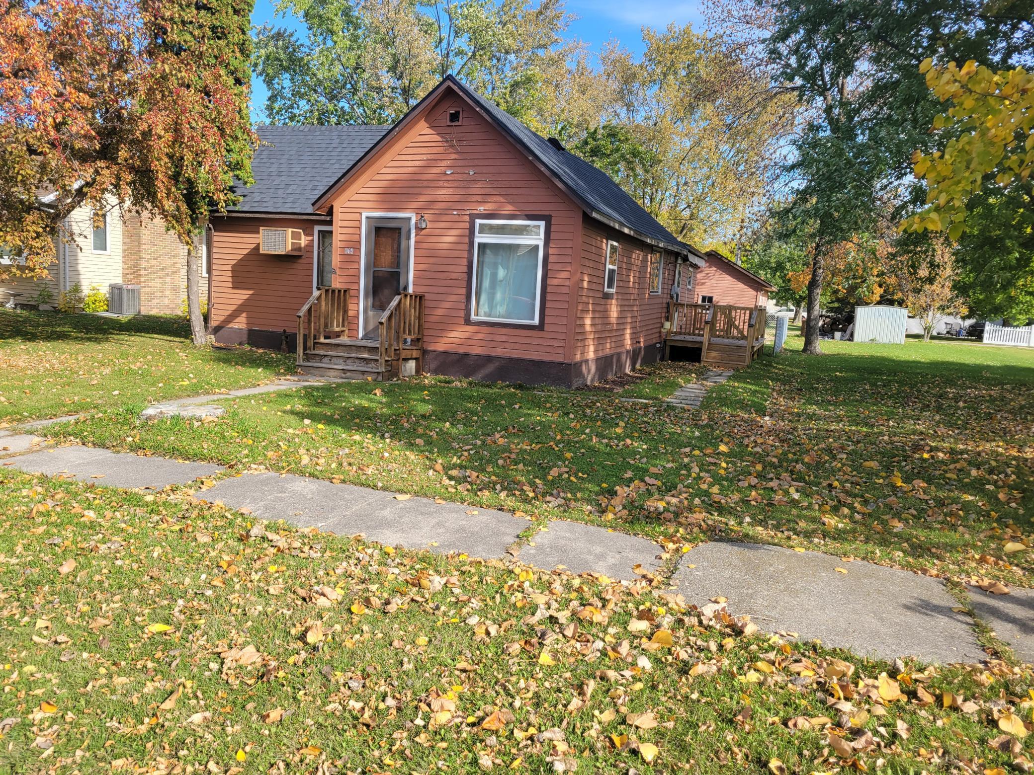 614 S Douglas Avenue, Hallock, MN 56728