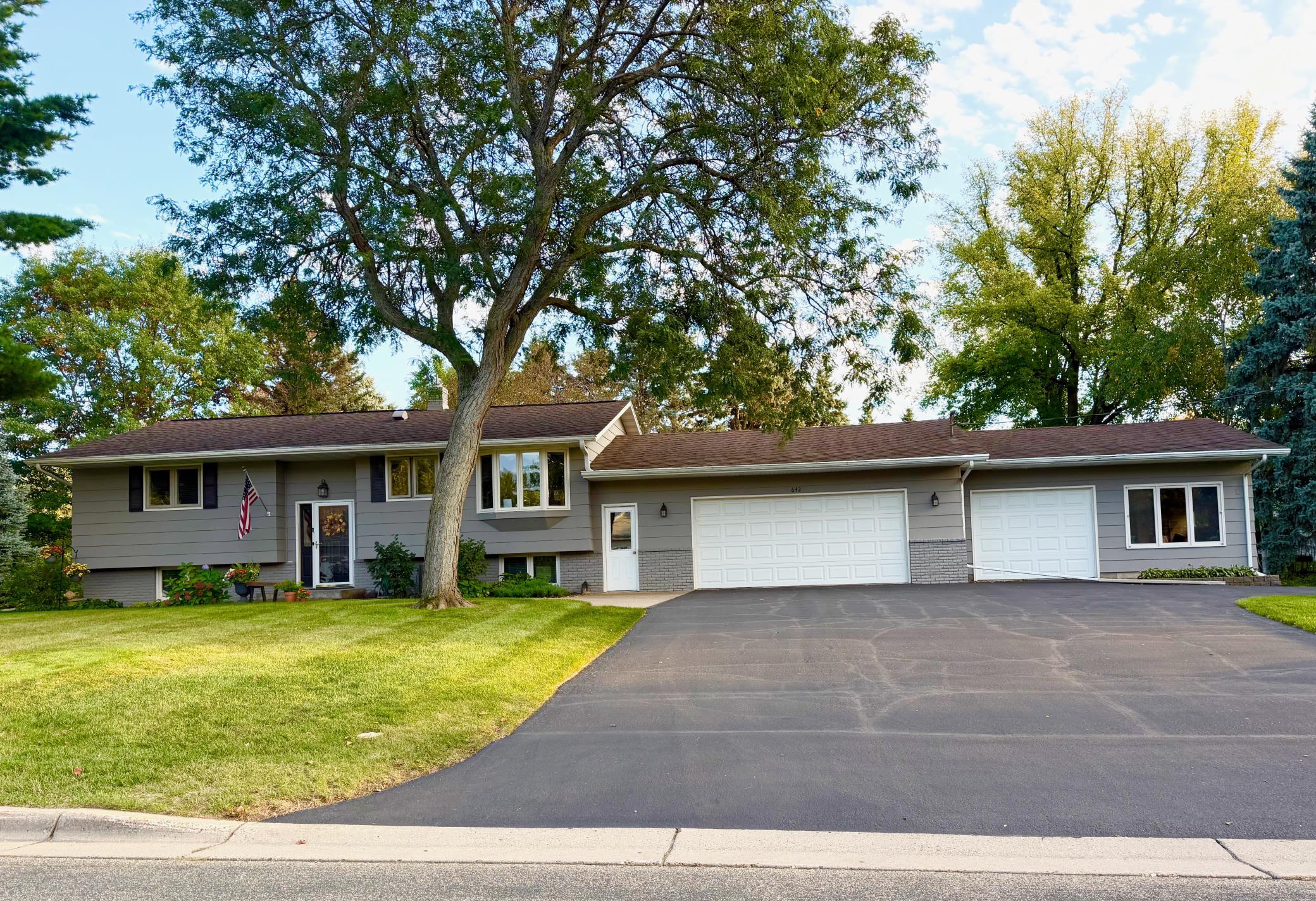 Property photo for 642 Callahan Place, Mendota Heights, MN 55118