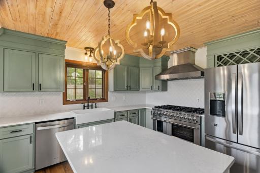 202 Robert Street, Mahtomedi, MN 55115