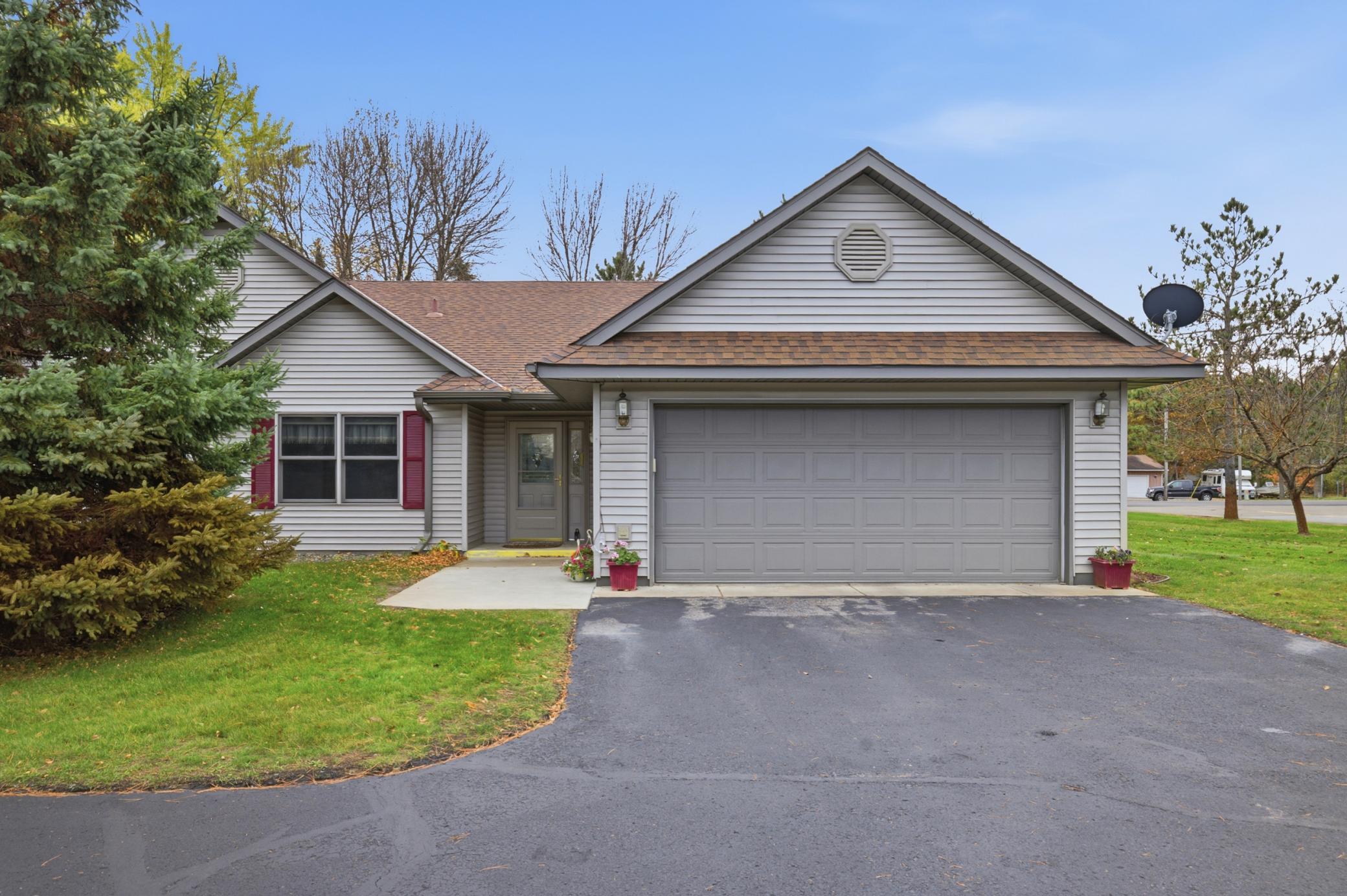 2 BR, 2 bath with sunroom!