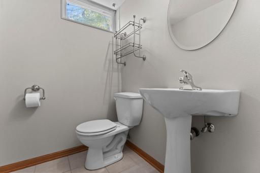 Lower Level 1/2 bath