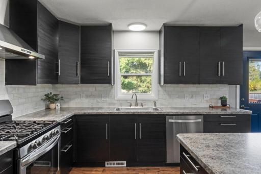 8700 40th Avenue N, New Hope, MN 55427