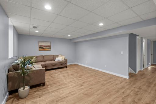 8700 40th Avenue N, New Hope, MN 55427