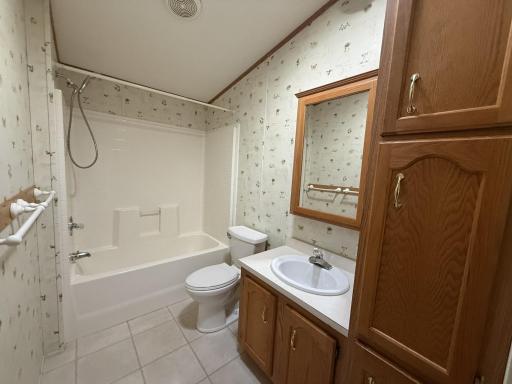 210 Margaret Avenue, Lakefield, MN 56150