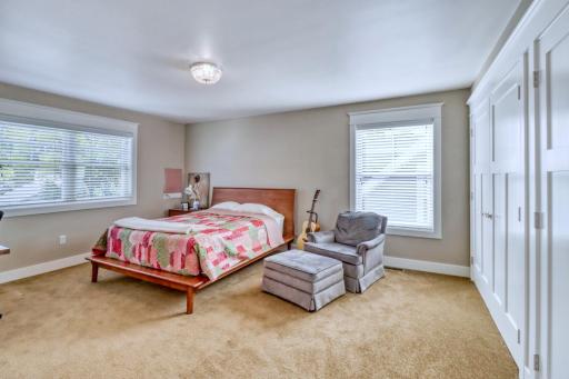 910 8th Street S, Fargo, ND 58103