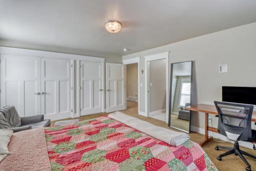 910 8th Street S, Fargo, ND 58103