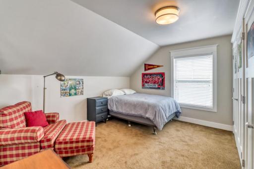 910 8th Street S, Fargo, ND 58103