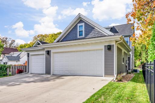 910 8th Street S, Fargo, ND 58103