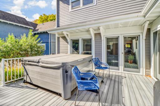 910 8th Street S, Fargo, ND 58103