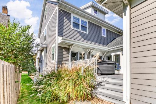 910 8th Street S, Fargo, ND 58103