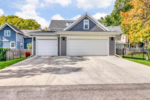 910 8th Street S, Fargo, ND 58103