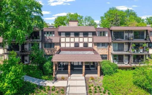 205 Barry Avenue S, 311, Wayzata, MN 55391
