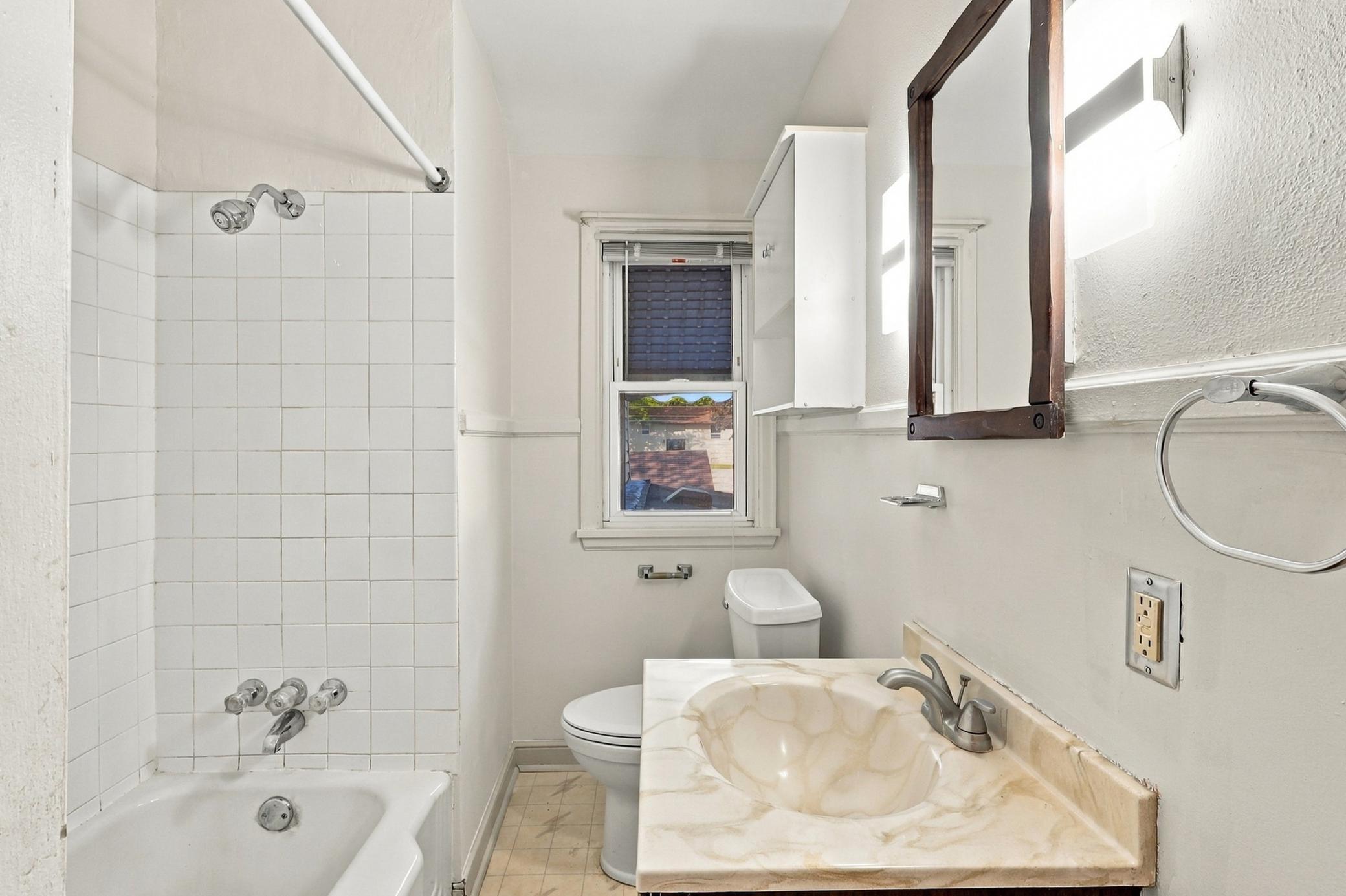 Unit 2 Full Bath