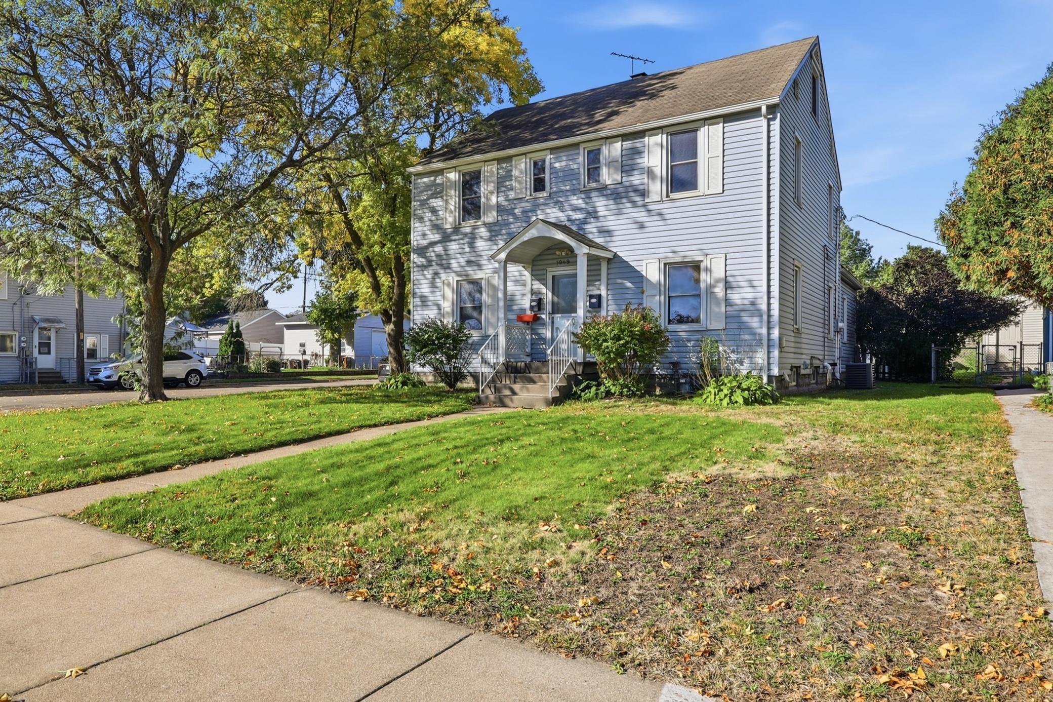 Great Looking 2 Story Triplex