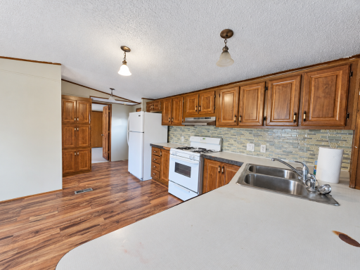 1313 104th Way NE, Blaine, MN 55434