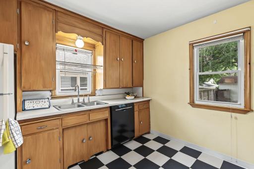 No vintage kitchen would be complete without a light above the sink