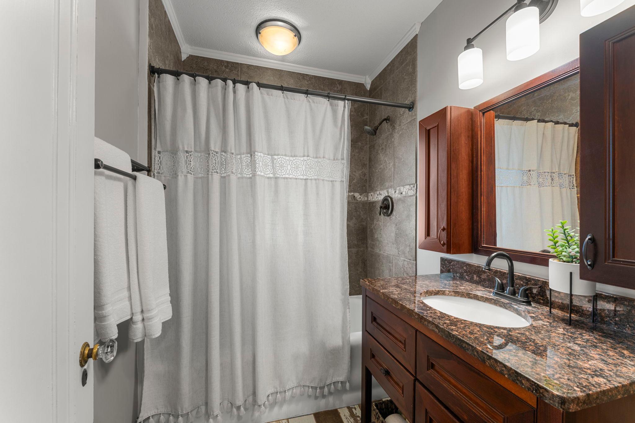Main level full bath