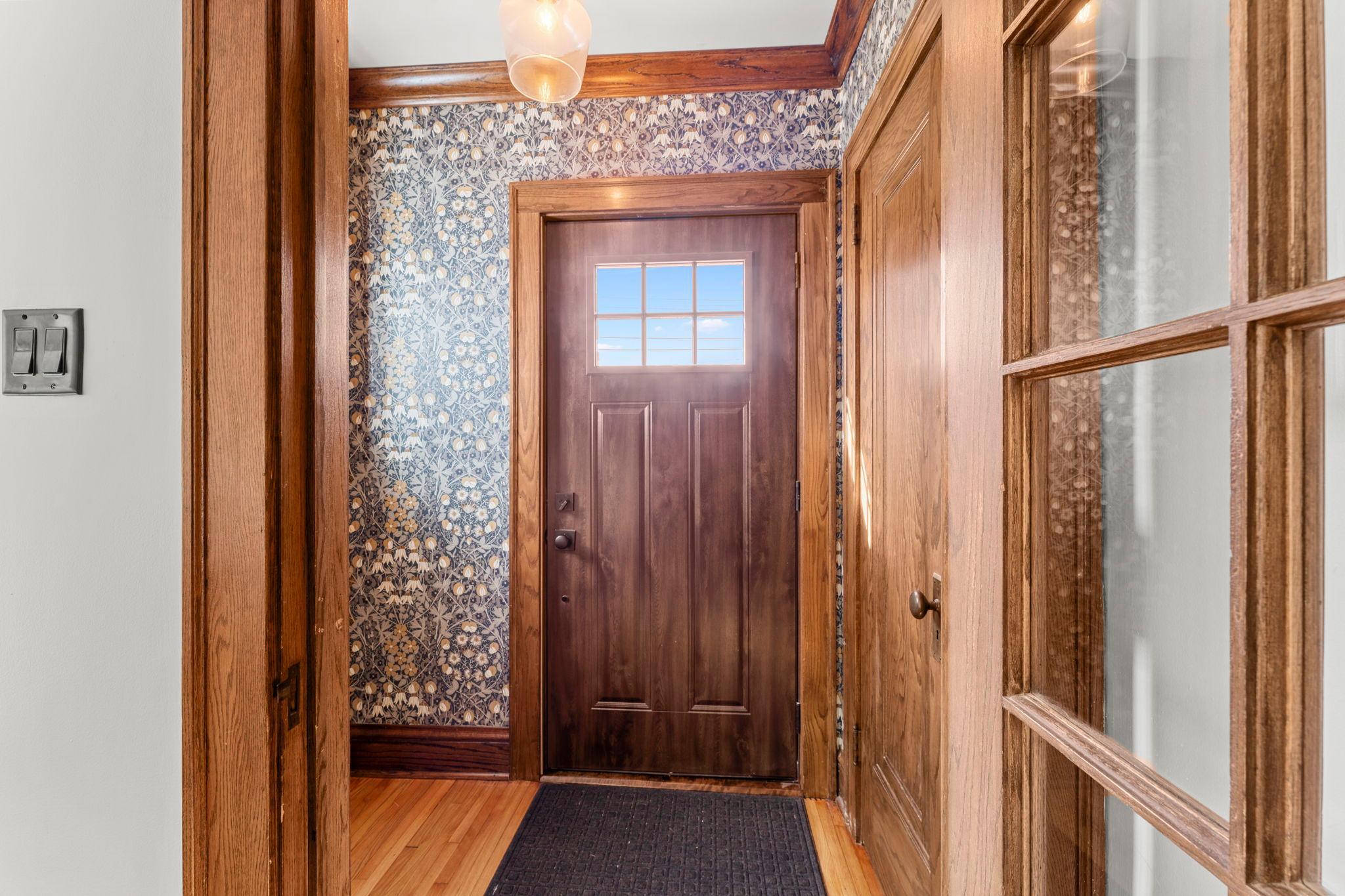 Entry area - gorgeous front door
