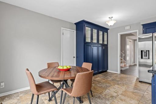 5024 W 70th Street, Edina, MN 55439